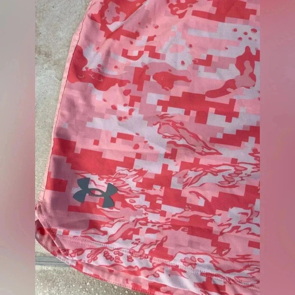 Under Armour pink camo shorts with side / back zip and wide waistband pocket;XXL - Picture 2 of 7